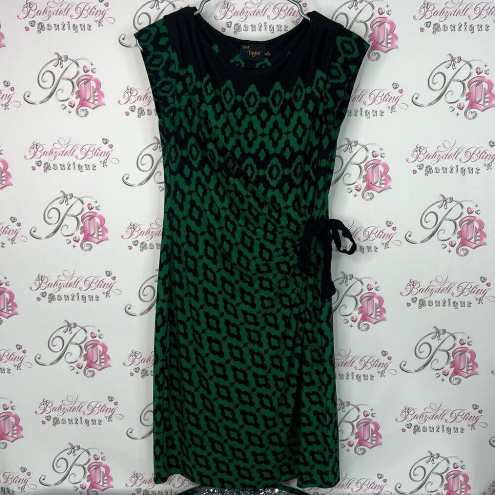Just Taylor dress geometric tie up dress Green and Black Geometric Midi Dress